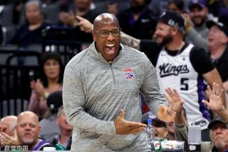 他在关键时 他在关键时